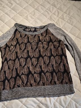 Olivia Moon Black Top with Tan Leaf Pattern and Gray Sleeves